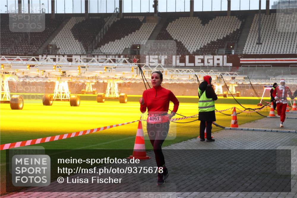 07.12.2025 - St. Pauli X-Mass-Run No. 15 Luisa Fischer http://msf.ph/oto/9375678 07.12.2025 09:54:04 Ziel 4061, 1598, 96, 115, 1598, 3684, 4050, 4061, 4062 meine-sportfotos.de