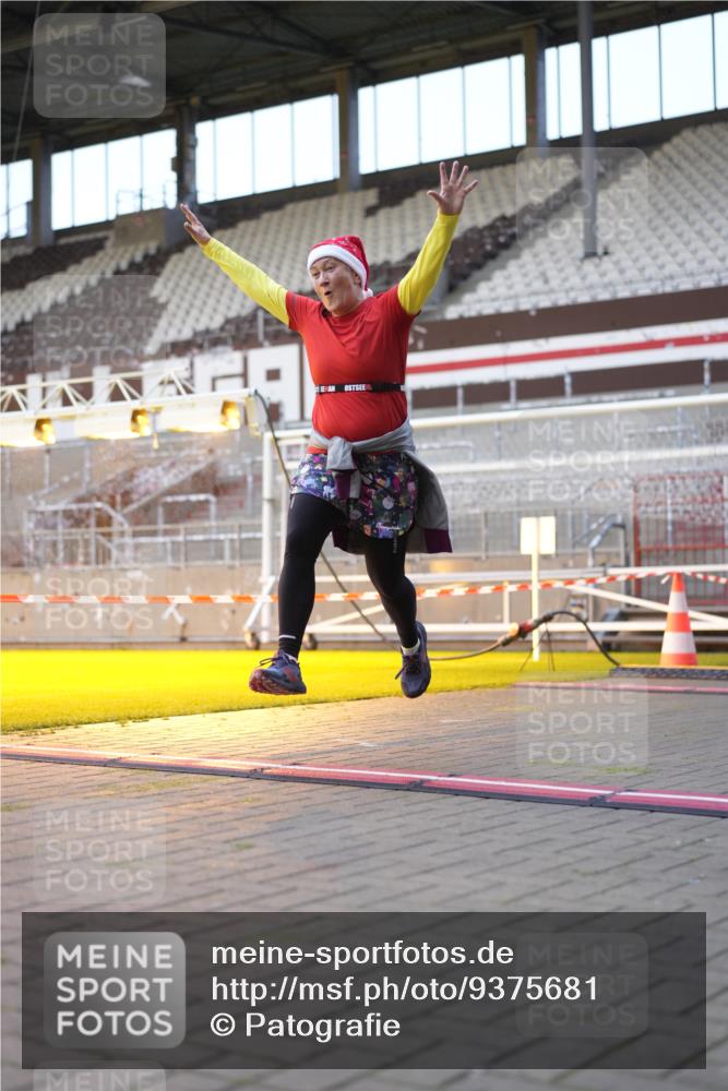 07.12.2025 - St. Pauli X-Mass-Run No. 15 Patografie http://msf.ph/oto/9375681 07.12.2025 10:04:05 Ziel 626, 628, 709, 1027, 1028, 1906, 2110, 2112, 2454, 3198, 3340, 3359 meine-sportfotos.de