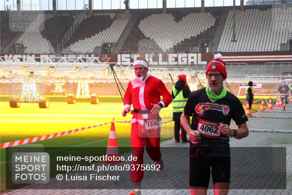 07.12.2025 - St. Pauli X-Mass-Run No. 15 Luisa Fischer http://msf.ph/oto/9375692 07.12.2025 09:54:08 Ziel 1598, 5, 4062, 96, 115, 1598, 2651, 3684, 4050, 4061, 4062 meine-sportfotos.de