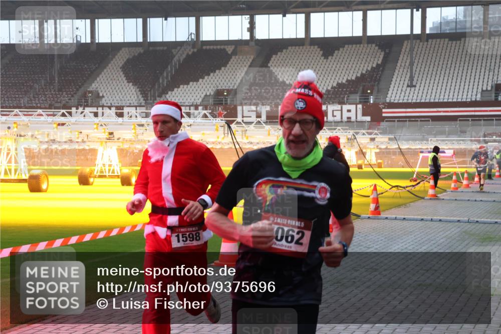 07.12.2025 - St. Pauli X-Mass-Run No. 15 Luisa Fischer http://msf.ph/oto/9375696 07.12.2025 09:54:09 Ziel 1598, 15, 062, 96, 115, 1598, 2651, 3684, 4050, 4061, 4062 meine-sportfotos.de