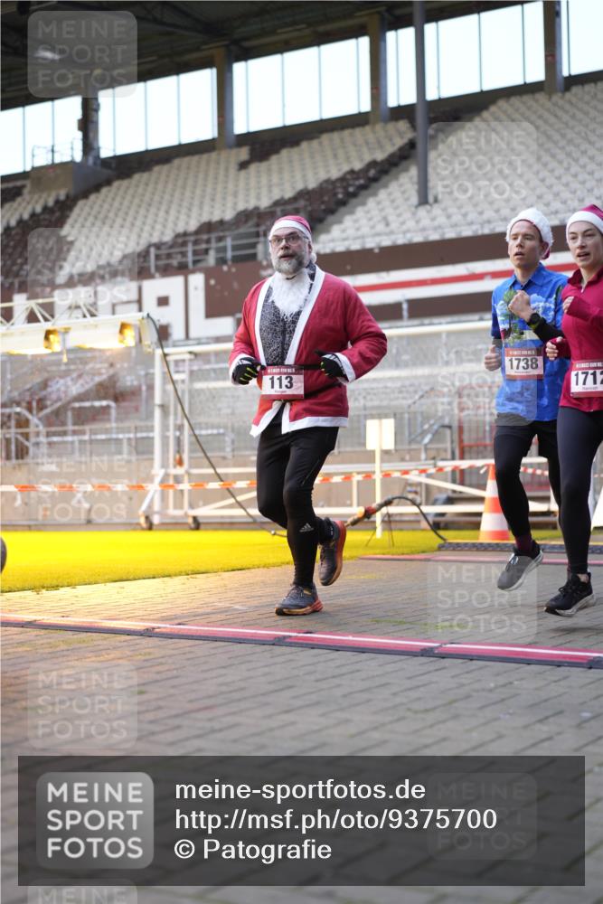 07.12.2025 - St. Pauli X-Mass-Run No. 15 Patografie http://msf.ph/oto/9375700 07.12.2025 10:04:11 Ziel 113, 1291, 1302, 1712, 1738, 2454, 3188 meine-sportfotos.de