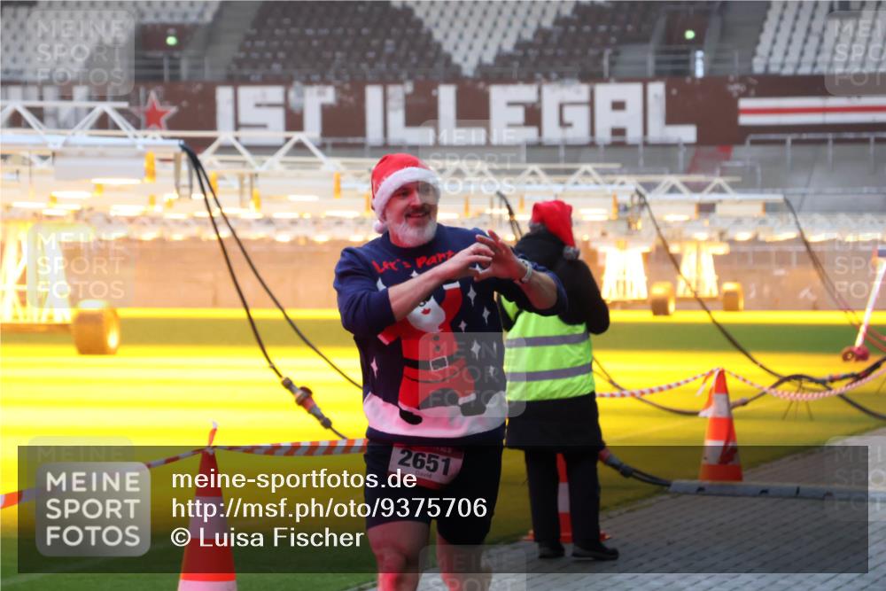 07.12.2025 - St. Pauli X-Mass-Run No. 15 Luisa Fischer http://msf.ph/oto/9375706 07.12.2025 09:54:18 Ziel 2651, 96, 115, 1598, 2651, 4050, 4061, 4062 meine-sportfotos.de