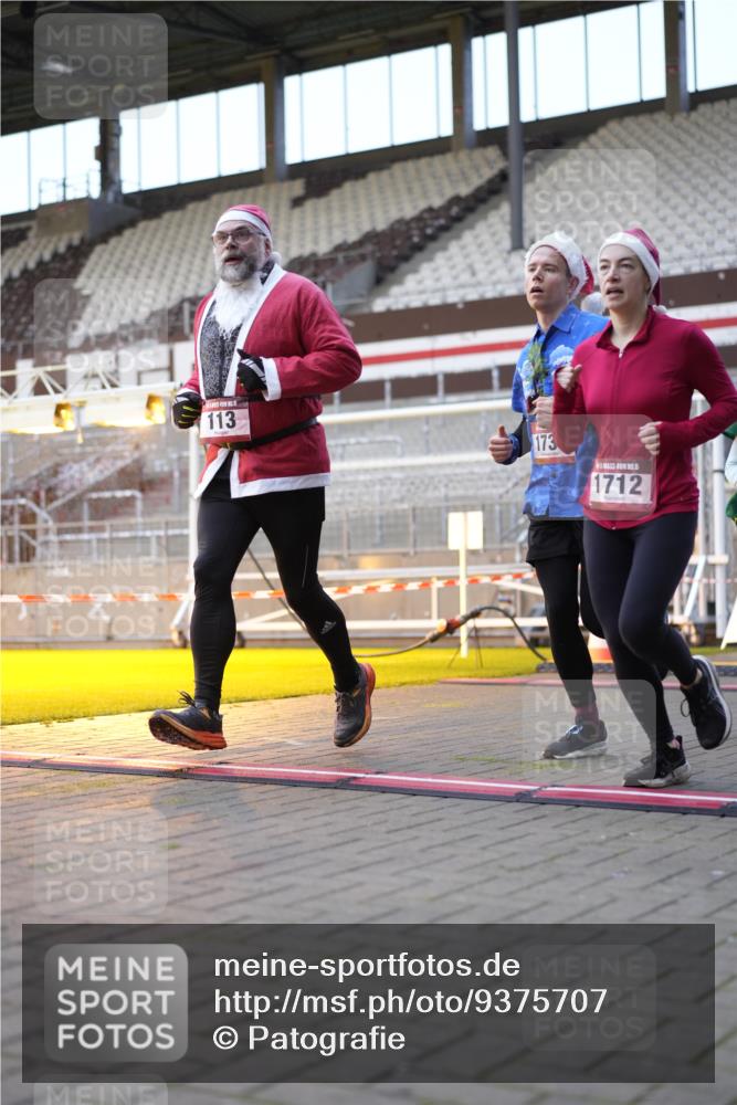07.12.2025 - St. Pauli X-Mass-Run No. 15 Patografie http://msf.ph/oto/9375707 07.12.2025 10:04:11 Ziel 113, 1291, 1302, 1712, 1738, 2454, 3188 meine-sportfotos.de