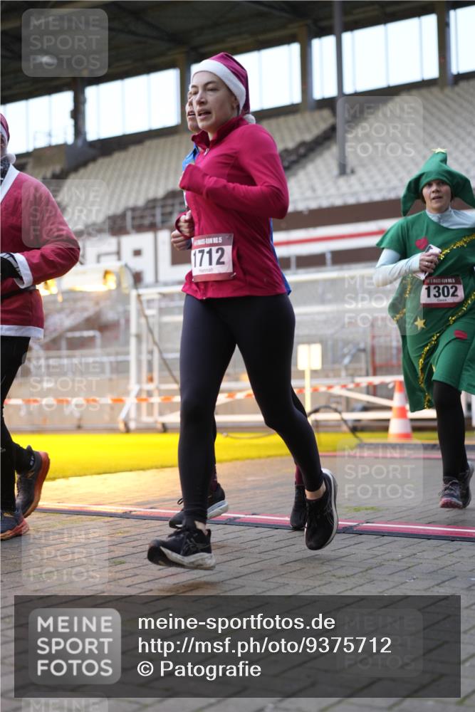 07.12.2025 - St. Pauli X-Mass-Run No. 15 Patografie http://msf.ph/oto/9375712 07.12.2025 10:04:12 Ziel 113, 1291, 1302, 1712, 1738, 2454, 3188 meine-sportfotos.de