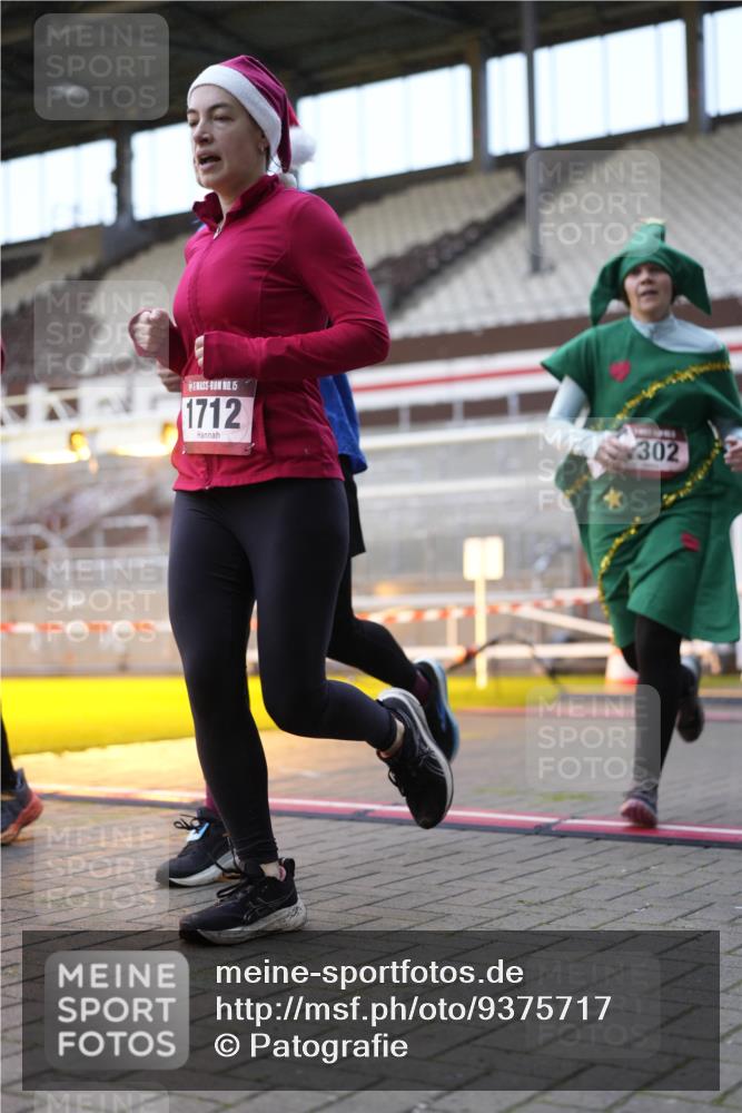 07.12.2025 - St. Pauli X-Mass-Run No. 15 Patografie http://msf.ph/oto/9375717 07.12.2025 10:04:12 Ziel 113, 1291, 1302, 1712, 1738, 2454, 3188 meine-sportfotos.de