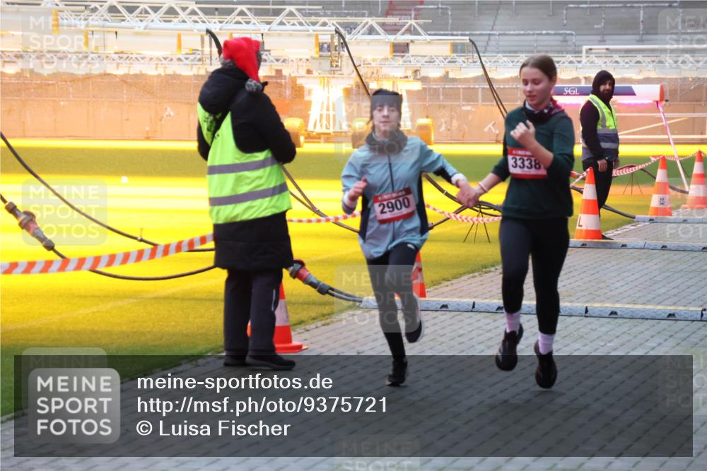 07.12.2025 - St. Pauli X-Mass-Run No. 15 Luisa Fischer http://msf.ph/oto/9375721 07.12.2025 09:54:25 Ziel 2900, 3338, 96, 115, 1375, 1598, 2651, 2900, 3338, 4050, 4061, 4062 meine-sportfotos.de