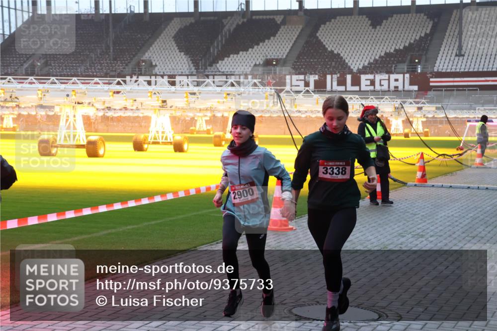 07.12.2025 - St. Pauli X-Mass-Run No. 15 Luisa Fischer http://msf.ph/oto/9375733 07.12.2025 09:54:27 Ziel 2900, 15, 3338, 96, 115, 1375, 1598, 2651, 2900, 3338, 4050, 4061, 4062 meine-sportfotos.de