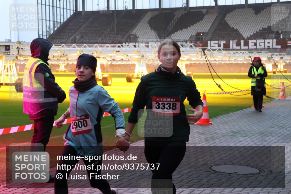 07.12.2025 - St. Pauli X-Mass-Run No. 15 Luisa Fischer http://msf.ph/oto/9375737 07.12.2025 09:54:28 Ziel 06, 2900, 15, 3338, 96, 115, 1375, 1598, 2651, 2900, 3338, 4050, 4061, 4062 meine-sportfotos.de