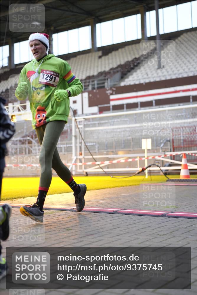 07.12.2025 - St. Pauli X-Mass-Run No. 15 Patografie http://msf.ph/oto/9375745 07.12.2025 10:04:16 Ziel 113, 1291, 1302, 1712, 1738, 2454, 3188, 4673 meine-sportfotos.de