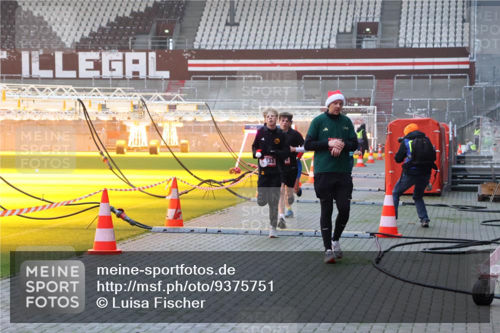 07.12.2025 - St. Pauli X-Mass-Run No. 15 Luisa Fischer http://msf.ph/oto/9375751 07.12.2025 09:54:39 Ziel 133, 1375, 1598, 2036, 2133, 2209, 2651, 2900, 3310, 3338, 4061, 4062 meine-sportfotos.de