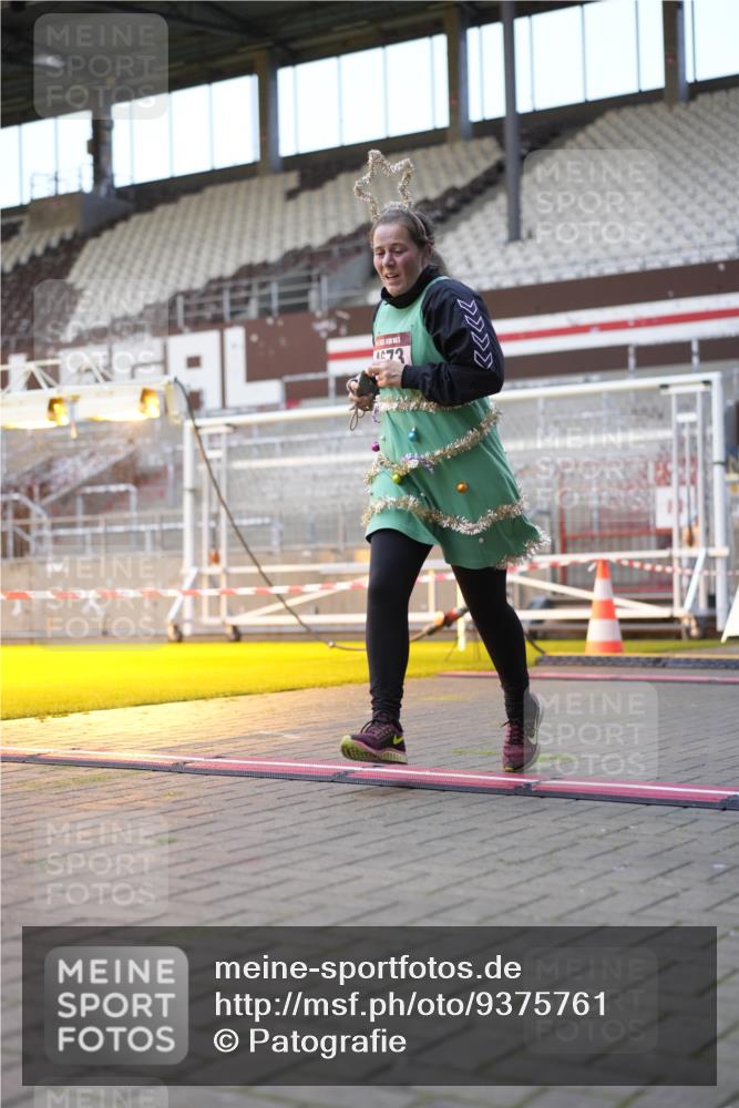 07.12.2025 - St. Pauli X-Mass-Run No. 15 Patografie http://msf.ph/oto/9375761 07.12.2025 10:04:19 Ziel 113, 1291, 1302, 1522, 1712, 1738, 1871, 2454, 3188, 4673 meine-sportfotos.de