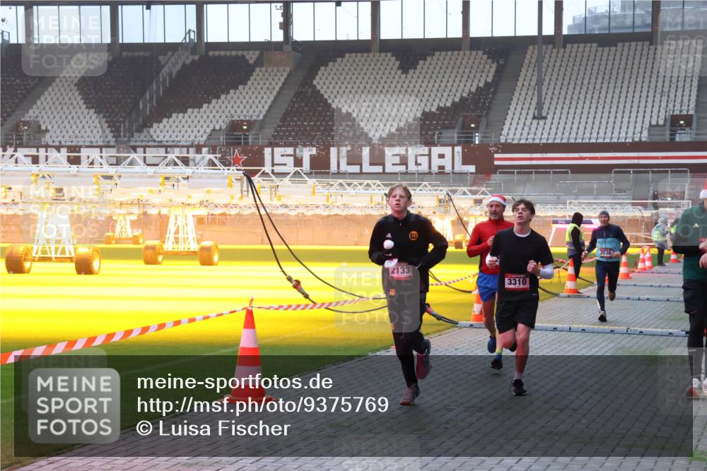 07.12.2025 - St. Pauli X-Mass-Run No. 15 Luisa Fischer http://msf.ph/oto/9375769 07.12.2025 09:54:42 Ziel 2133, 10, 3310, 2036, 1375, 1598, 2036, 2133, 2209, 2651, 2900, 3310, 3338, 4061, 4062 meine-sportfotos.de