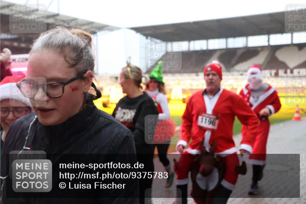 07.12.2025 - St. Pauli X-Mass-Run No. 15 Luisa Fischer http://msf.ph/oto/9375783 07.12.2025 11:06:07 Ziel 1196, 92, 199, 298, 300, 434, 659, 693, 831, 924, 925, 927, 929, 932, 973, 1024, 1025, 1046, 1049, 1092, 1196, 1208, 1311, 1428, 1432, 1492, 1600, 1608, 1630, 1648, 1840, 1841, 2006, 2254, 2884, 3272, 3278 meine-sportfotos.de