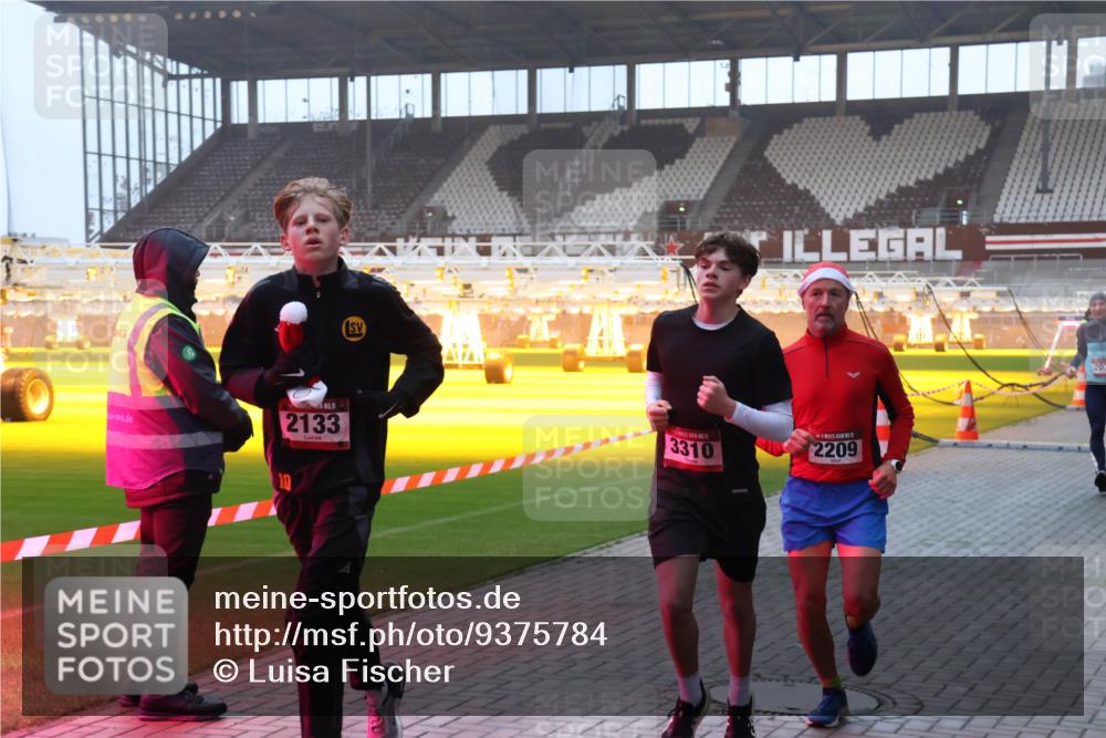 07.12.2025 - St. Pauli X-Mass-Run No. 15 Luisa Fischer http://msf.ph/oto/9375784 07.12.2025 09:54:44 Ziel 06, 15, 2133, 3310, 5, 2209, 203, 1375, 1598, 2036, 2133, 2209, 2651, 2900, 3310, 3338 meine-sportfotos.de
