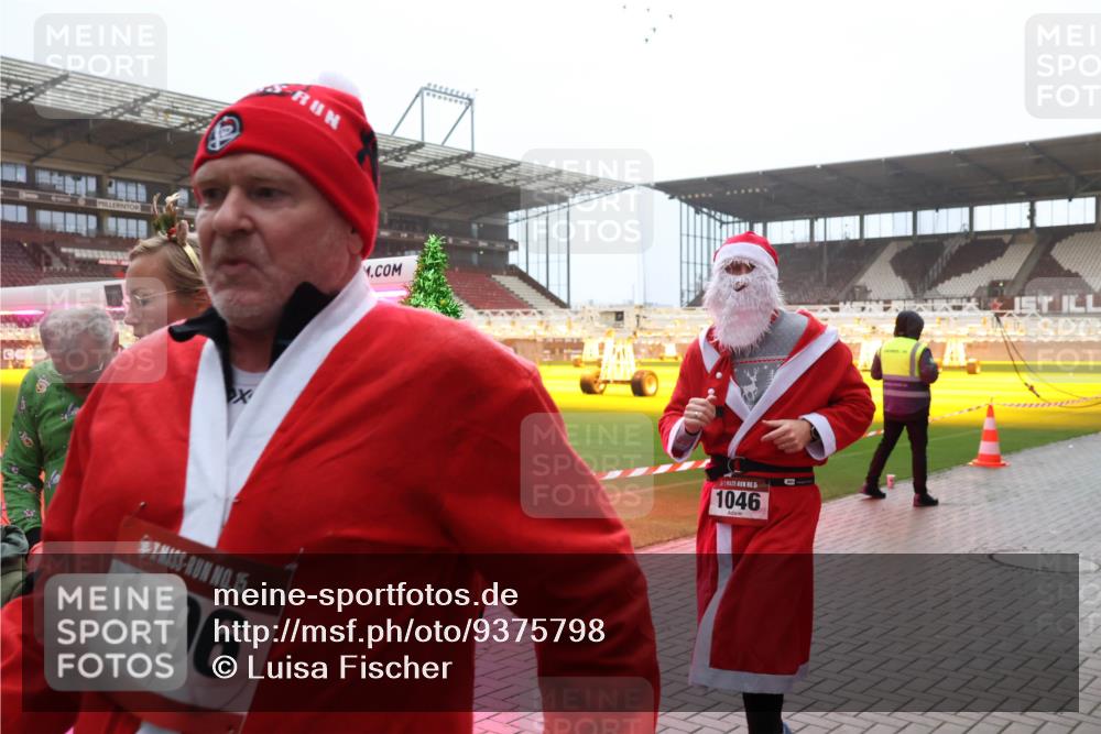 07.12.2025 - St. Pauli X-Mass-Run No. 15 Luisa Fischer http://msf.ph/oto/9375798 07.12.2025 11:06:09 Ziel 15, 1196, 5, 1046, 92, 199, 298, 300, 434, 659, 693, 831, 924, 925, 927, 929, 932, 944, 973, 1024, 1025, 1046, 1049, 1092, 1196, 1208, 1311, 1428, 1432, 1492, 1600, 1608, 1648, 1840, 1841, 2006, 2243, 2254, 2884, 3272, 3278 meine-sportfotos.de