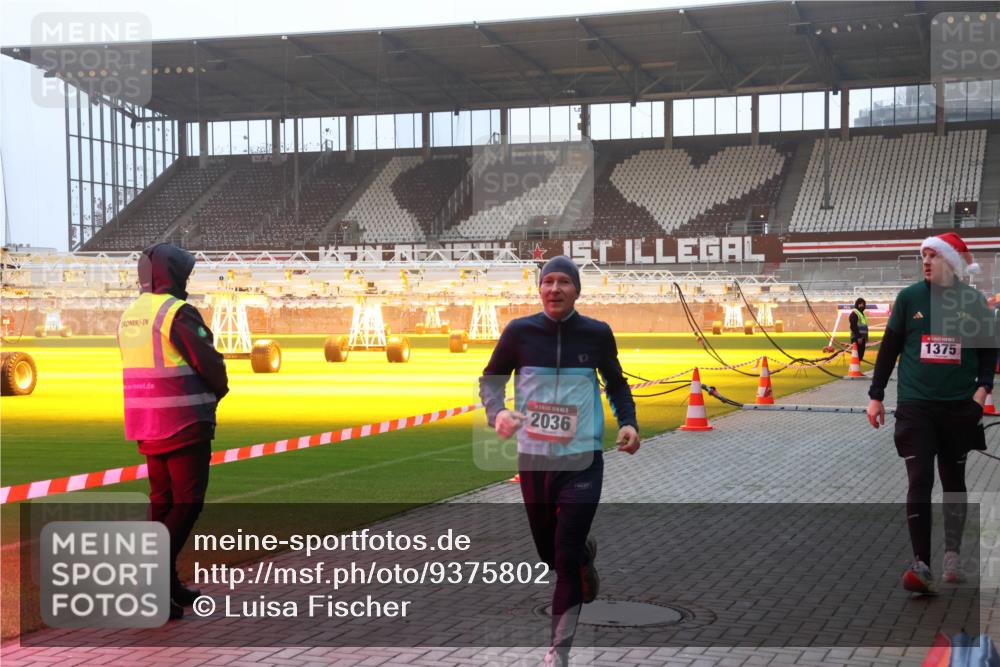 07.12.2025 - St. Pauli X-Mass-Run No. 15 Luisa Fischer http://msf.ph/oto/9375802 07.12.2025 09:54:48 Ziel 5, 2036, 1375, 1375, 1598, 2036, 2133, 2209, 2651, 2900, 3310, 3338 meine-sportfotos.de