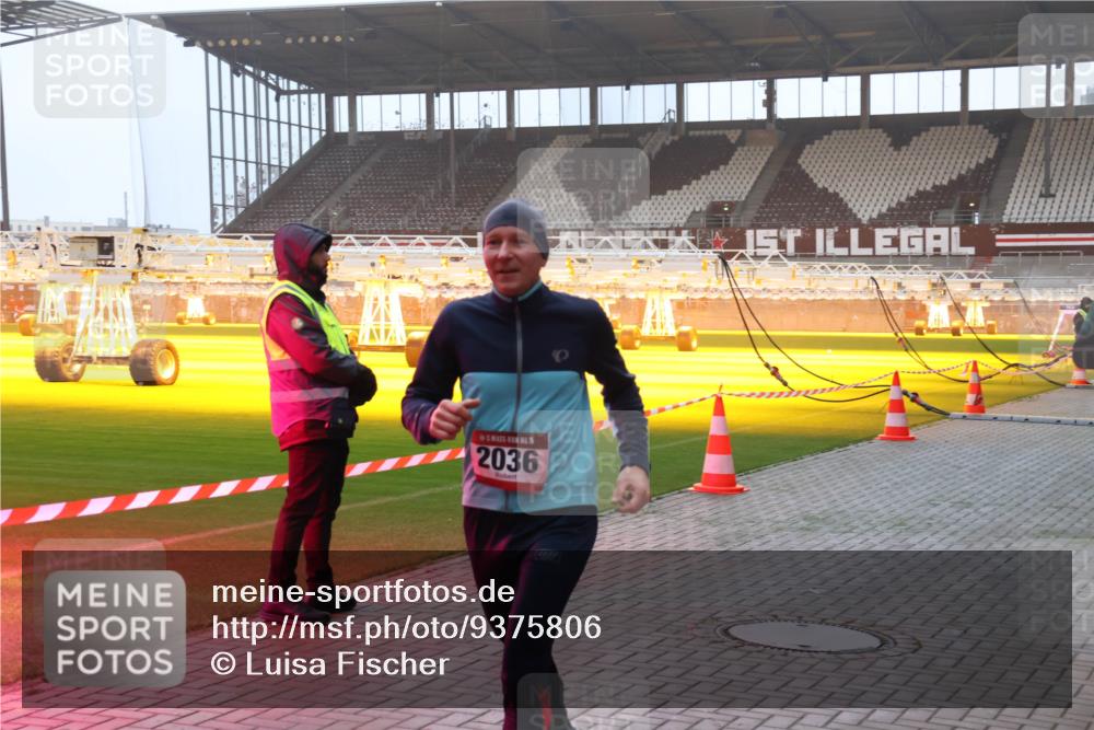 07.12.2025 - St. Pauli X-Mass-Run No. 15 Luisa Fischer http://msf.ph/oto/9375806 07.12.2025 09:54:49 Ziel 2036, 1375, 1598, 2036, 2133, 2209, 2651, 2703, 2900, 3310, 3338 meine-sportfotos.de