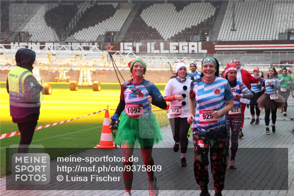 07.12.2025 - St. Pauli X-Mass-Run No. 15 Luisa Fischer http://msf.ph/oto/9375809 07.12.2025 11:06:16 Ziel 15, 1092, 973, 925, 160, 1432, 932, 92, 199, 298, 300, 402, 403, 434, 556, 659, 693, 831, 854, 858, 878, 920, 924, 925, 927, 929, 932, 944, 973, 1024, 1025, 1046, 1049, 1092, 1196, 1208, 1223, 1229, 1287, 1311, 1428, 1429, 1430, 1432, 1600, 1608, 1648, 1840, 1841, 2006, 2243, 2245, 2254, 2884, 3272, 3278, 4579, 4581, 4583, 4585, 4587 meine-sportfotos.de