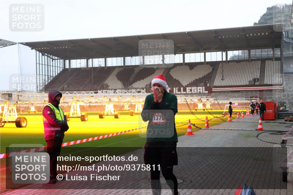 07.12.2025 - St. Pauli X-Mass-Run No. 15 Luisa Fischer http://msf.ph/oto/9375811 07.12.2025 09:54:52 Ziel 1375, 1375, 1655, 1722, 2036, 2133, 2209, 2651, 2703, 2900, 3310, 3338 meine-sportfotos.de