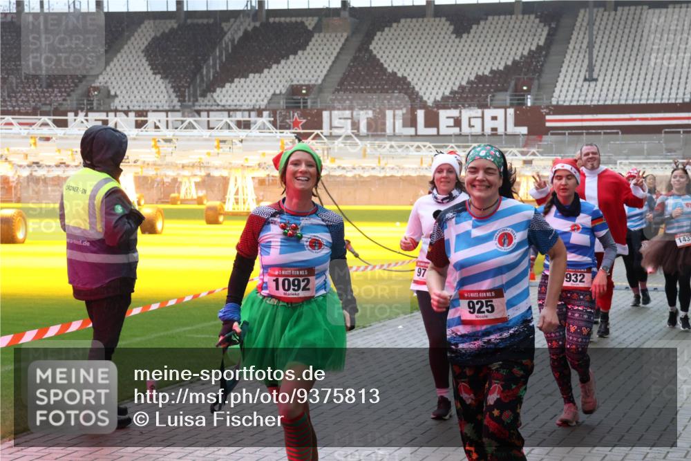 07.12.2025 - St. Pauli X-Mass-Run No. 15 Luisa Fischer http://msf.ph/oto/9375813 07.12.2025 11:06:17 Ziel 15, 1092, 97, 15, 925, 932, 1437, 92, 199, 298, 300, 402, 403, 434, 556, 659, 693, 831, 854, 858, 878, 920, 924, 925, 927, 929, 932, 944, 973, 1024, 1025, 1046, 1049, 1092, 1196, 1208, 1223, 1229, 1287, 1311, 1428, 1429, 1430, 1432, 1600, 1608, 1648, 1840, 1841, 2006, 2243, 2245, 2254, 2884, 3272, 3278, 4579, 4581, 4583, 4585, 4587 meine-sportfotos.de