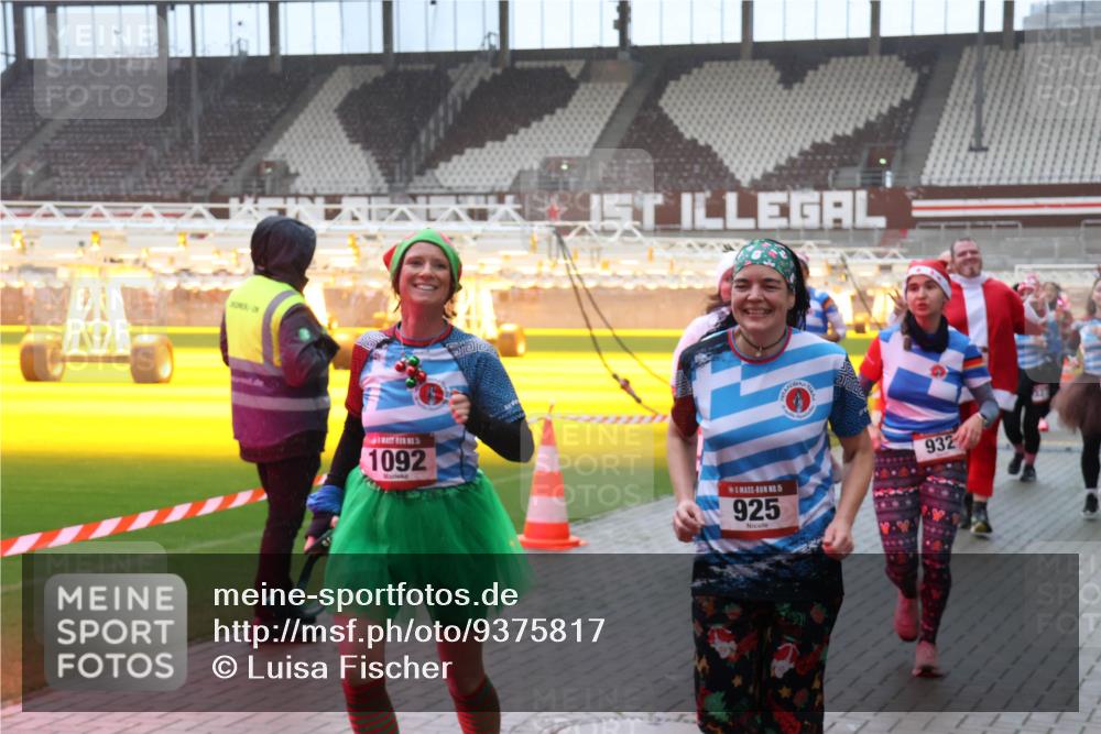 07.12.2025 - St. Pauli X-Mass-Run No. 15 Luisa Fischer http://msf.ph/oto/9375817 07.12.2025 11:06:17 Ziel 1092, 15, 925, 932, 92, 199, 298, 300, 402, 403, 434, 556, 659, 693, 831, 854, 858, 878, 920, 924, 925, 927, 929, 932, 944, 973, 1024, 1025, 1046, 1049, 1092, 1196, 1208, 1223, 1229, 1287, 1311, 1428, 1429, 1430, 1432, 1600, 1608, 1648, 1840, 1841, 2006, 2243, 2245, 2254, 2884, 3272, 3278, 4579, 4581, 4583, 4585, 4587 meine-sportfotos.de