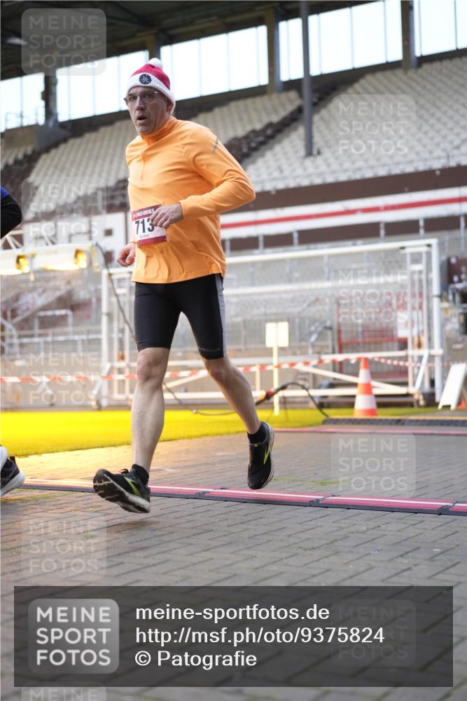 07.12.2025 - St. Pauli X-Mass-Run No. 15 Patografie http://msf.ph/oto/9375824 07.12.2025 10:04:33 Ziel 713, 1522, 1701, 1871, 2569, 2570, 3477, 3894, 3911, 4080, 4553, 4557, 4673 meine-sportfotos.de