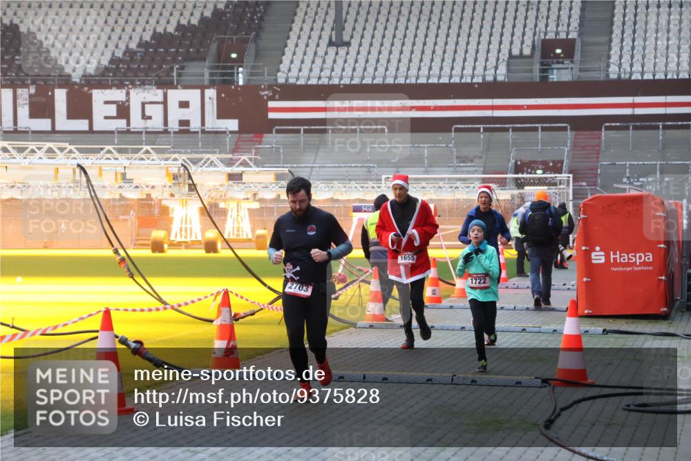 07.12.2025 - St. Pauli X-Mass-Run No. 15 Luisa Fischer http://msf.ph/oto/9375828 07.12.2025 09:55:02 Ziel 2703, 1655, 1722, 1375, 1649, 1655, 1722, 2036, 2133, 2209, 2703, 2900, 3310, 3338 meine-sportfotos.de