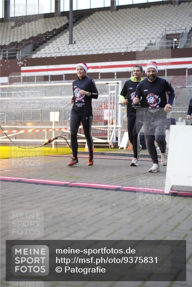 07.12.2025 - St. Pauli X-Mass-Run No. 15 Patografie http://msf.ph/oto/9375831 07.12.2025 10:04:36 Ziel 713, 1522, 1701, 1871, 2569, 2570, 3477, 3894, 3911, 4080, 4553, 4557 meine-sportfotos.de