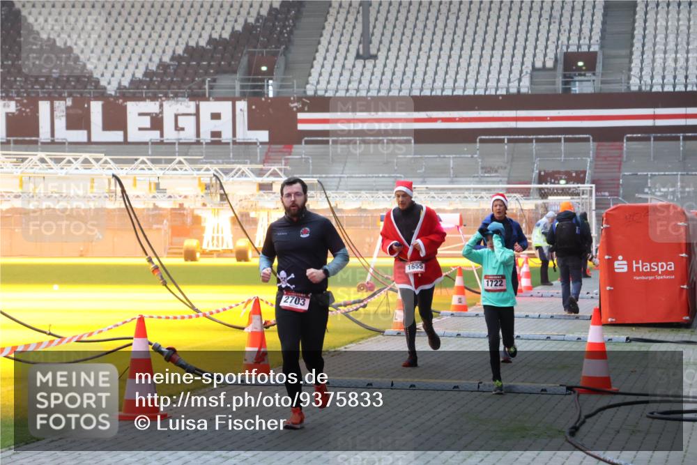 07.12.2025 - St. Pauli X-Mass-Run No. 15 Luisa Fischer http://msf.ph/oto/9375833 07.12.2025 09:55:02 Ziel 2703, 1655, 1722, 1375, 1649, 1655, 1722, 2036, 2133, 2209, 2703, 2900, 3310, 3338 meine-sportfotos.de