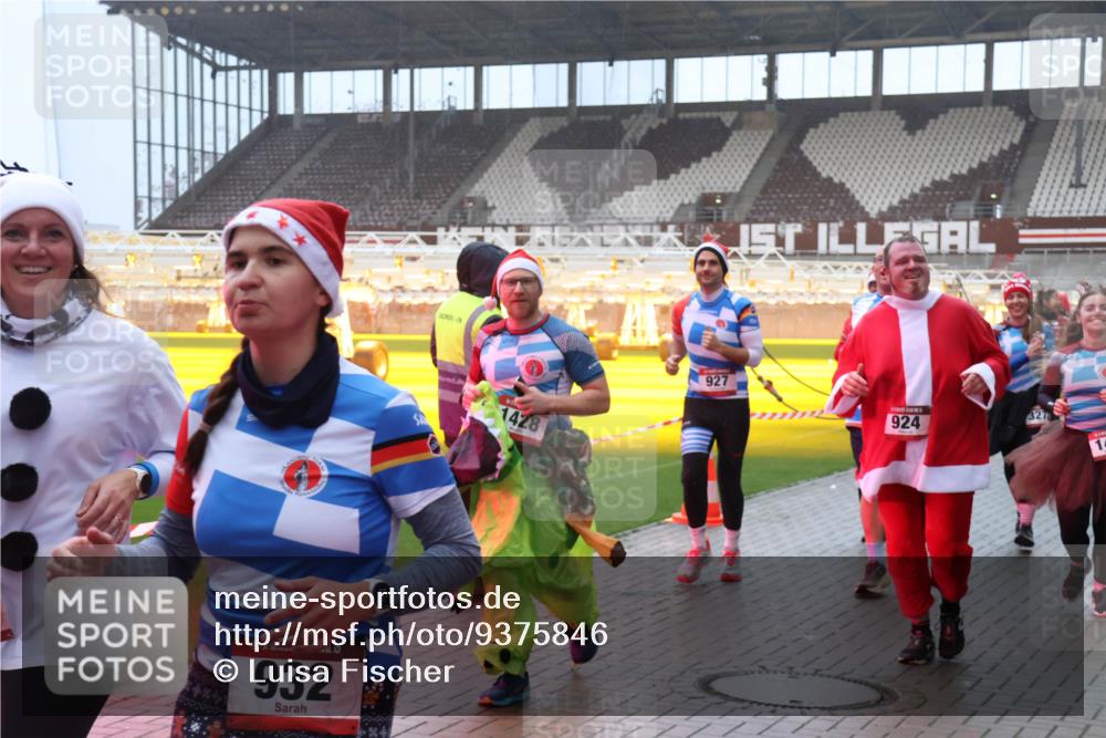 07.12.2025 - St. Pauli X-Mass-Run No. 15 Luisa Fischer http://msf.ph/oto/9375846 07.12.2025 11:06:20 Ziel 40, 15, 932, 1428, 927, 327, 924, 1, 92, 199, 204, 298, 300, 402, 403, 414, 556, 659, 693, 831, 854, 858, 878, 920, 924, 925, 927, 929, 932, 944, 973, 1024, 1025, 1046, 1049, 1092, 1196, 1208, 1223, 1229, 1287, 1311, 1428, 1429, 1430, 1432, 1608, 1648, 1840, 1841, 2006, 2243, 2245, 2254, 2884, 3272, 3278, 4579, 4581, 4583, 4585, 4587 meine-sportfotos.de