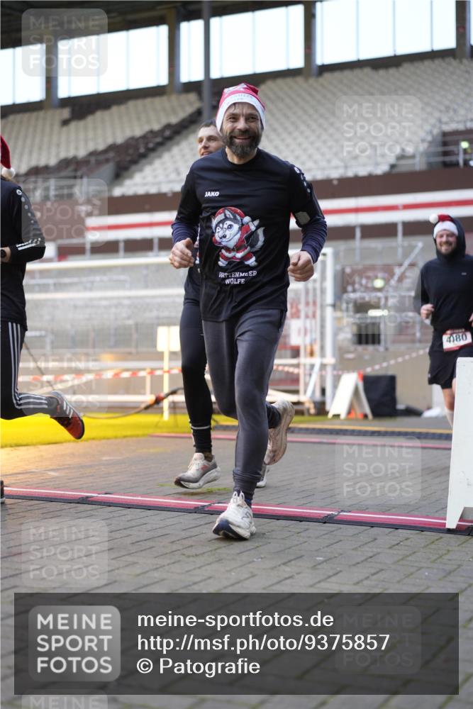 07.12.2025 - St. Pauli X-Mass-Run No. 15 Patografie http://msf.ph/oto/9375857 07.12.2025 10:04:37 Ziel 713, 1522, 1701, 1871, 2569, 2570, 3477, 3894, 3911, 4080, 4553, 4557 meine-sportfotos.de