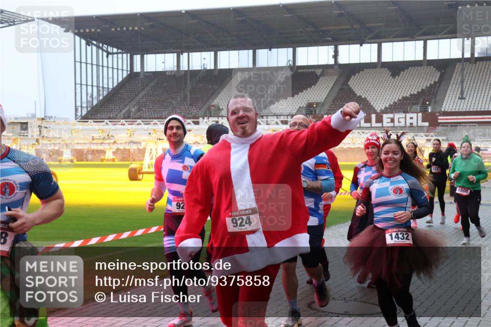 07.12.2025 - St. Pauli X-Mass-Run No. 15 Luisa Fischer http://msf.ph/oto/9375858 07.12.2025 11:06:21 Ziel 15, 92, 15, 924, 1432, 693, 1608, 92, 199, 204, 298, 300, 402, 403, 414, 556, 659, 693, 831, 854, 858, 878, 920, 924, 925, 927, 929, 932, 944, 973, 1024, 1025, 1046, 1049, 1092, 1196, 1208, 1223, 1229, 1287, 1428, 1429, 1430, 1432, 1608, 1648, 1840, 1841, 2006, 2243, 2245, 2254, 2884, 3272, 3278, 4579, 4581, 4583, 4585, 4587 meine-sportfotos.de