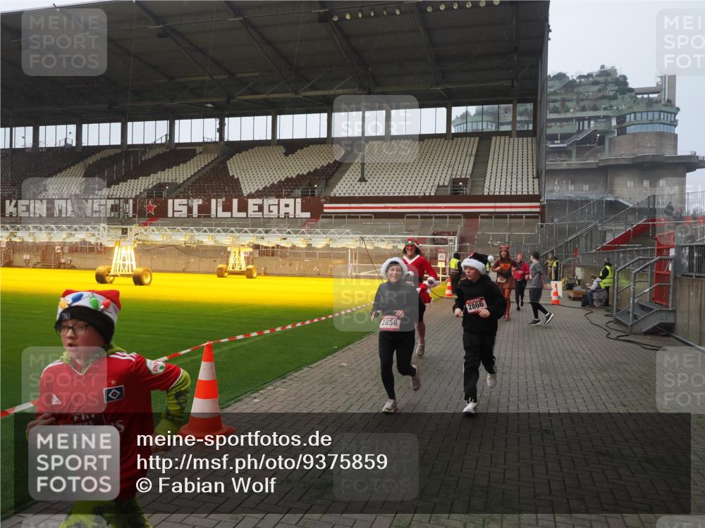 07.12.2025 - St. Pauli X-Mass-Run No. 15 Fabian Wolf http://msf.ph/oto/9375859 07.12.2025 10:05:04 Ziel 202, 210, 292, 699, 1973, 1991, 2168, 2249, 2856, 2866, 3307, 3311 meine-sportfotos.de