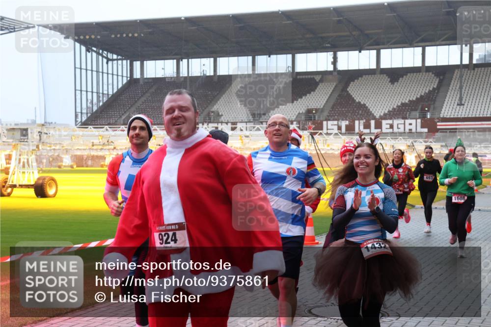 07.12.2025 - St. Pauli X-Mass-Run No. 15 Luisa Fischer http://msf.ph/oto/9375861 07.12.2025 11:06:22 Ziel 15, 924, 1432, 693, 1608, 92, 199, 204, 298, 300, 402, 403, 414, 556, 659, 693, 831, 854, 858, 878, 920, 924, 925, 927, 929, 932, 944, 973, 1024, 1025, 1046, 1049, 1092, 1196, 1208, 1223, 1229, 1287, 1428, 1429, 1430, 1432, 1608, 1648, 1840, 1841, 2006, 2243, 2245, 2254, 2884, 3272, 3278, 4579, 4581, 4583, 4585, 4587 meine-sportfotos.de
