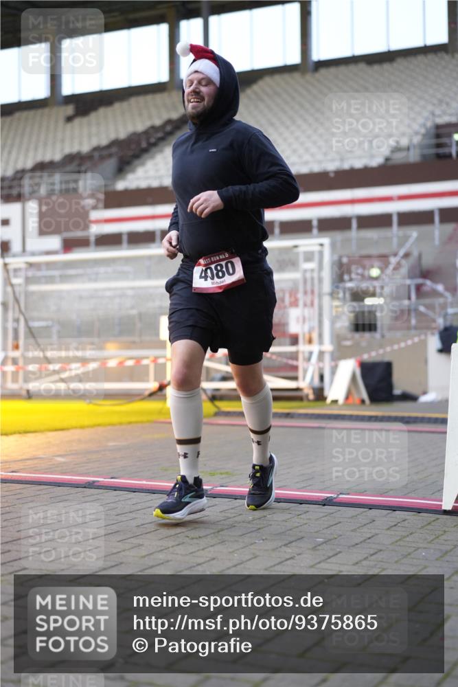 07.12.2025 - St. Pauli X-Mass-Run No. 15 Patografie http://msf.ph/oto/9375865 07.12.2025 10:04:38 Ziel 713, 1217, 1522, 1701, 2569, 2570, 3477, 3894, 3911, 4080, 4553, 4557 meine-sportfotos.de