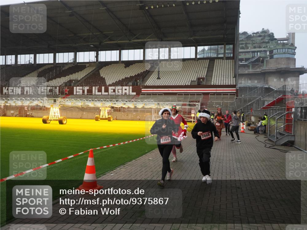 07.12.2025 - St. Pauli X-Mass-Run No. 15 Fabian Wolf http://msf.ph/oto/9375867 07.12.2025 10:05:04 Ziel 202, 210, 292, 699, 1973, 1991, 2168, 2249, 2856, 2866, 3307, 3311 meine-sportfotos.de