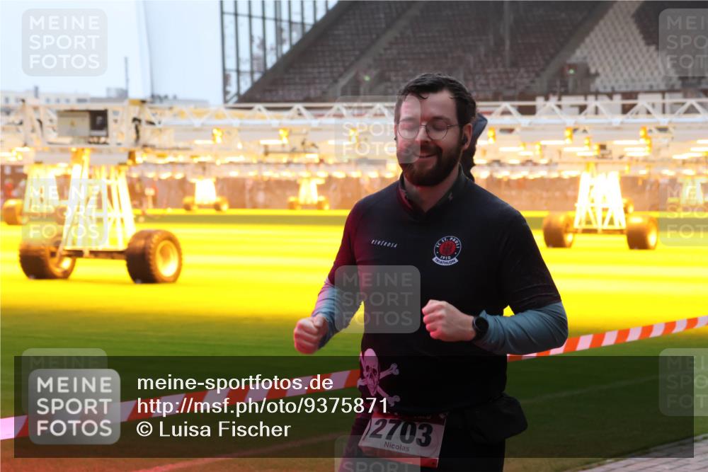 07.12.2025 - St. Pauli X-Mass-Run No. 15 Luisa Fischer http://msf.ph/oto/9375871 07.12.2025 09:55:07 Ziel 1910, 2521, 2703, 1375, 1649, 1655, 1722, 2036, 2133, 2209, 2703, 2900, 3310, 3338, 4088 meine-sportfotos.de