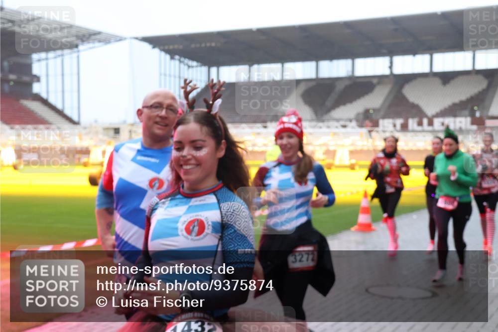 07.12.2025 - St. Pauli X-Mass-Run No. 15 Luisa Fischer http://msf.ph/oto/9375874 07.12.2025 11:06:23 Ziel 143, 3272, 92, 199, 204, 298, 300, 402, 403, 414, 556, 659, 693, 831, 854, 858, 878, 920, 924, 925, 927, 929, 932, 944, 973, 1024, 1025, 1046, 1049, 1092, 1196, 1208, 1223, 1229, 1287, 1403, 1428, 1429, 1430, 1432, 1608, 1648, 1840, 1841, 2006, 2243, 2245, 2254, 2884, 3272, 3278, 4579, 4581, 4583, 4585, 4587 meine-sportfotos.de