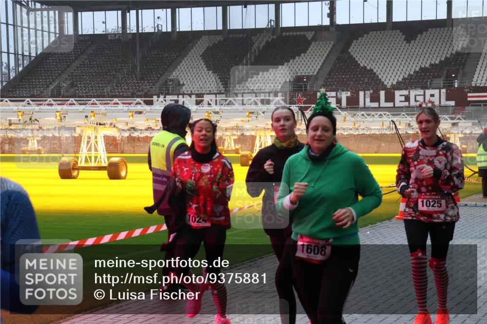 07.12.2025 - St. Pauli X-Mass-Run No. 15 Luisa Fischer http://msf.ph/oto/9375881 07.12.2025 11:06:24 Ziel 102, 1608, 1025, 92, 199, 204, 298, 300, 402, 403, 414, 556, 659, 693, 831, 854, 858, 878, 920, 924, 925, 927, 929, 932, 944, 973, 1024, 1025, 1046, 1049, 1092, 1196, 1208, 1223, 1229, 1287, 1403, 1428, 1429, 1430, 1432, 1608, 1648, 1840, 1841, 2006, 2243, 2245, 2254, 2884, 3272, 3278, 4579, 4581, 4583, 4585, 4587 meine-sportfotos.de