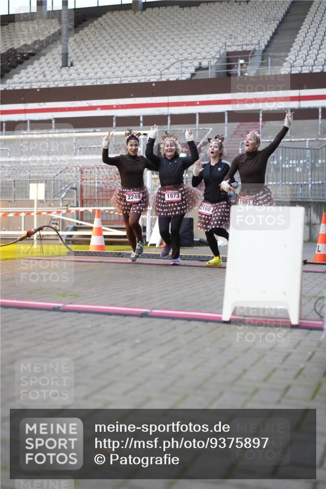 07.12.2025 - St. Pauli X-Mass-Run No. 15 Patografie http://msf.ph/oto/9375897 07.12.2025 10:04:51 Ziel 1217, 1973, 1991, 2168, 2249, 4080, 4553, 4557 meine-sportfotos.de