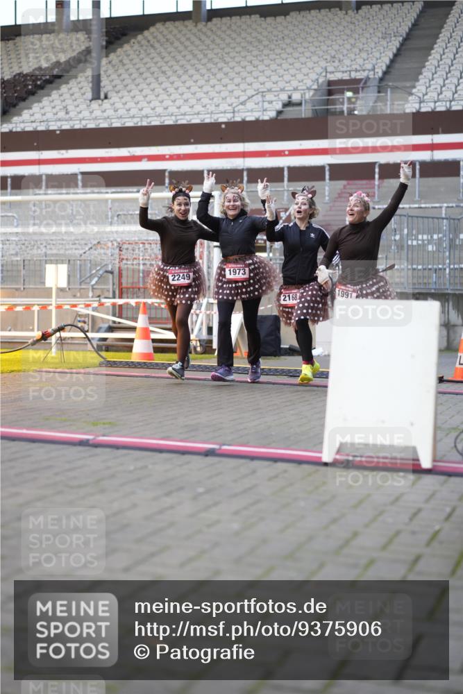 07.12.2025 - St. Pauli X-Mass-Run No. 15 Patografie http://msf.ph/oto/9375906 07.12.2025 10:04:51 Ziel 1217, 1973, 1991, 2168, 2249, 4080, 4553, 4557 meine-sportfotos.de