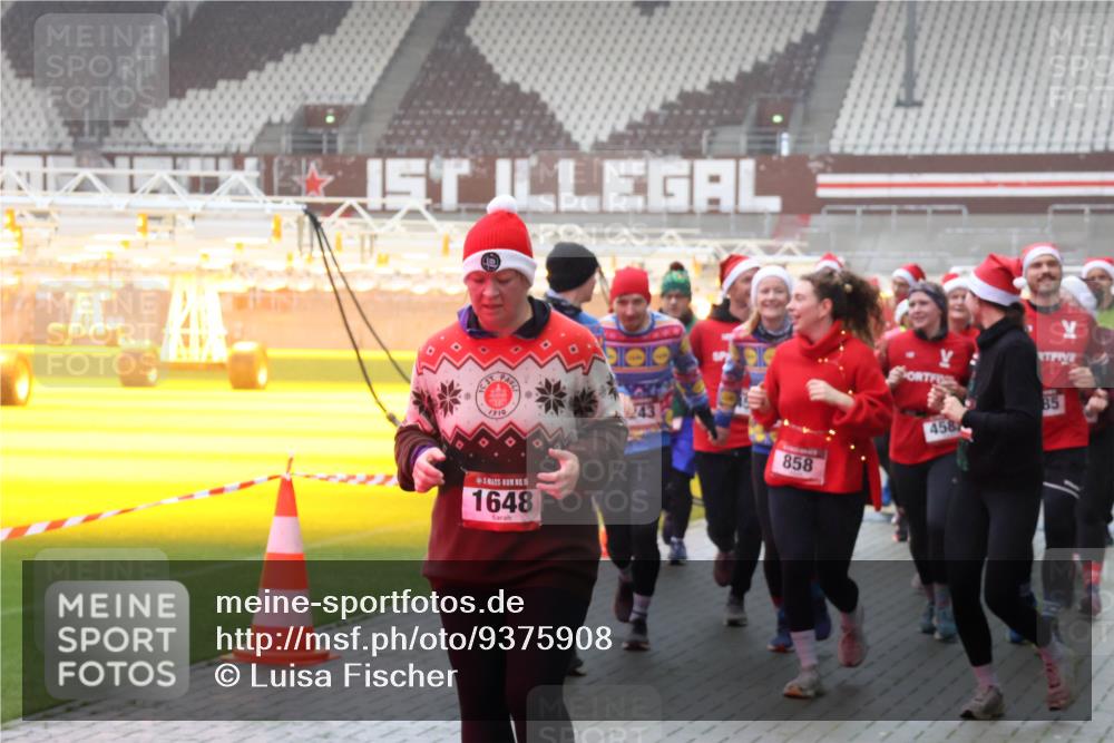 07.12.2025 - St. Pauli X-Mass-Run No. 15 Luisa Fischer http://msf.ph/oto/9375908 07.12.2025 11:06:34 Ziel 1910, 15, 1648, 243, 85, 458, 858, 92, 204, 298, 300, 402, 403, 414, 474, 486, 556, 659, 693, 854, 858, 878, 920, 924, 925, 927, 929, 932, 944, 973, 1024, 1025, 1092, 1196, 1208, 1223, 1229, 1287, 1403, 1428, 1429, 1430, 1432, 1440, 1442, 1608, 1648, 2243, 2245, 2254, 3272, 3278, 4579, 4581, 4583, 4585, 4587 meine-sportfotos.de