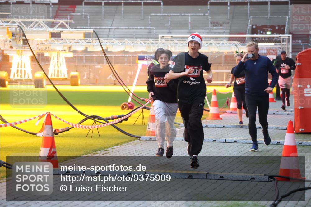 07.12.2025 - St. Pauli X-Mass-Run No. 15 Luisa Fischer http://msf.ph/oto/9375909 07.12.2025 09:55:24 Ziel 1113, 87, 4088, 1101, 1649, 1655, 1722, 2133, 2209, 2703, 3310, 4087, 4088 meine-sportfotos.de