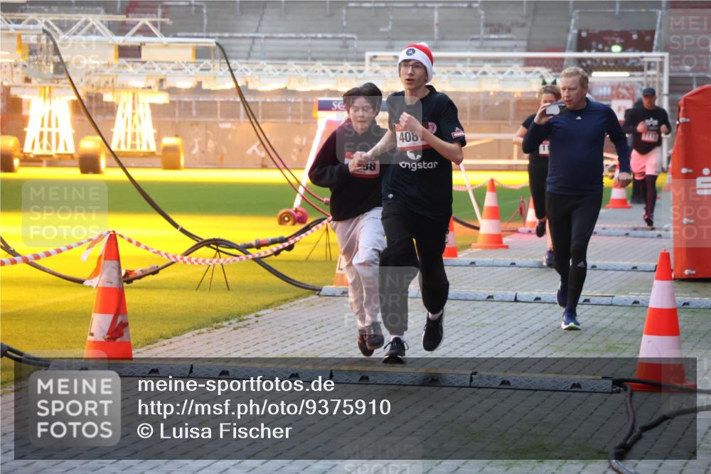 07.12.2025 - St. Pauli X-Mass-Run No. 15 Luisa Fischer http://msf.ph/oto/9375910 07.12.2025 09:55:24 Ziel 408, 538, 1101, 1649, 1655, 1722, 2133, 2209, 2703, 3310, 4087, 4088 meine-sportfotos.de