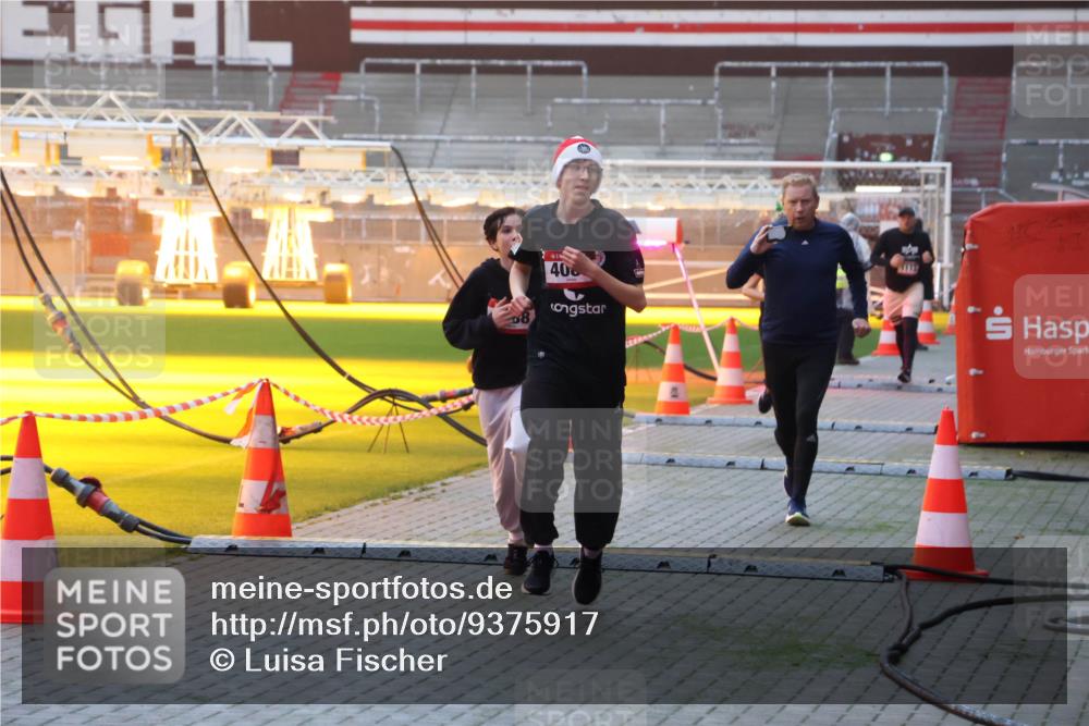 07.12.2025 - St. Pauli X-Mass-Run No. 15 Luisa Fischer http://msf.ph/oto/9375917 07.12.2025 09:55:25 Ziel 408, 1101, 1113, 1649, 1655, 1722, 2133, 2209, 2703, 4087, 4088 meine-sportfotos.de
