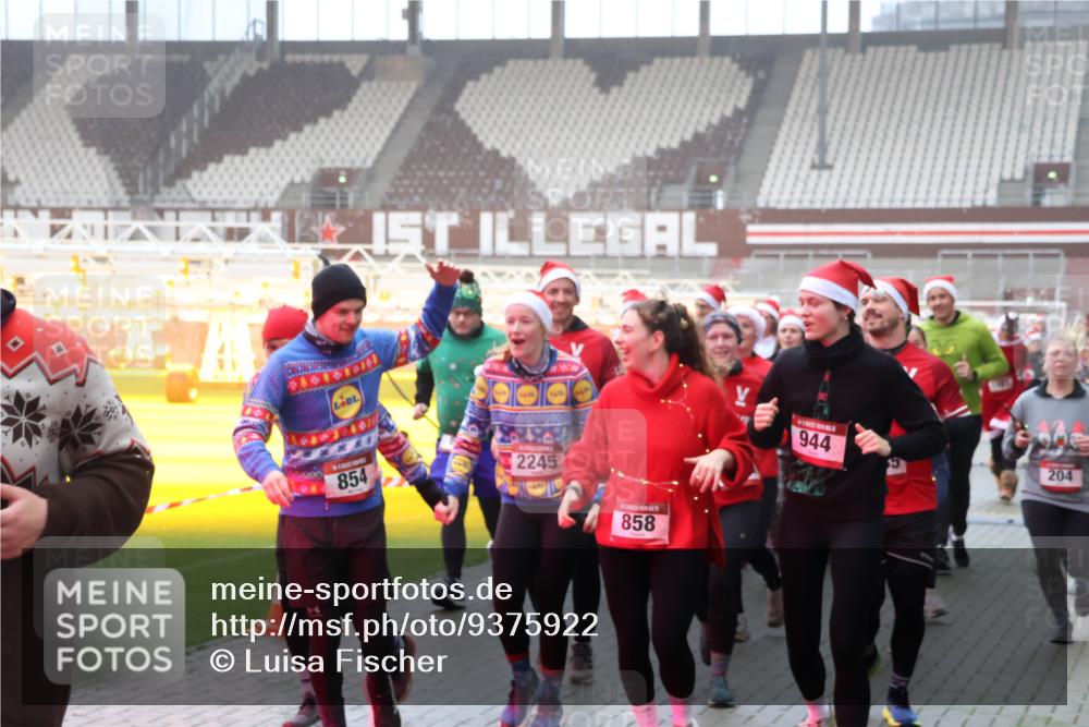 07.12.2025 - St. Pauli X-Mass-Run No. 15 Luisa Fischer http://msf.ph/oto/9375922 07.12.2025 11:06:36 Ziel 854, 2245, 858, 944, 204, 92, 204, 298, 300, 402, 403, 414, 474, 486, 556, 659, 693, 854, 858, 878, 920, 924, 925, 927, 929, 932, 944, 973, 1024, 1025, 1092, 1196, 1208, 1223, 1229, 1287, 1403, 1428, 1429, 1430, 1432, 1440, 1442, 1608, 1648, 2243, 2245, 2254, 3272, 3278, 4579, 4581, 4583, 4585, 4587 meine-sportfotos.de