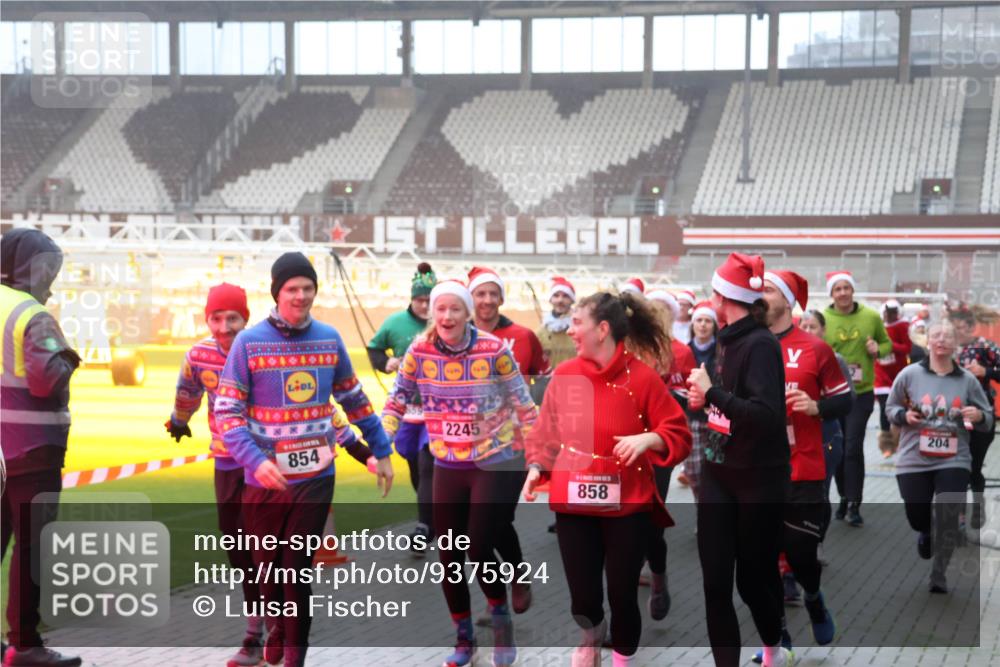 07.12.2025 - St. Pauli X-Mass-Run No. 15 Luisa Fischer http://msf.ph/oto/9375924 07.12.2025 11:06:36 Ziel 104040107, 4040, 0, 854, 2245, 858, 10, 204, 92, 204, 298, 300, 402, 403, 414, 474, 486, 556, 659, 693, 854, 858, 878, 920, 924, 925, 927, 929, 932, 944, 973, 1024, 1025, 1092, 1196, 1208, 1223, 1229, 1287, 1403, 1428, 1429, 1430, 1432, 1440, 1442, 1608, 1648, 2243, 2245, 2254, 3272, 3278, 4579, 4581, 4583, 4585, 4587 meine-sportfotos.de