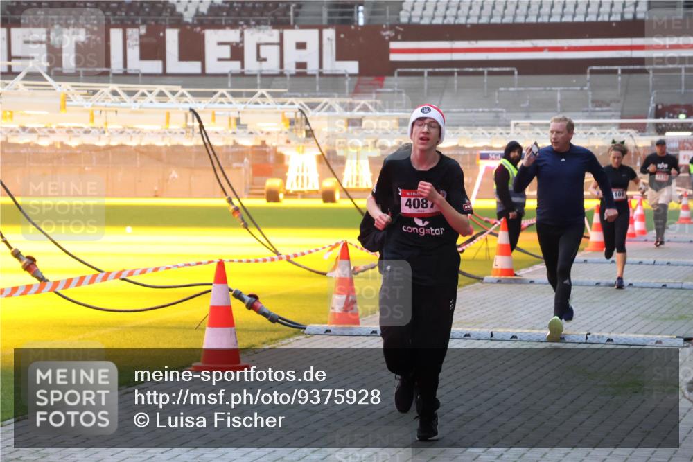 07.12.2025 - St. Pauli X-Mass-Run No. 15 Luisa Fischer http://msf.ph/oto/9375928 07.12.2025 09:55:26 Ziel 1, 4087, 101, 1101, 1113, 1649, 1655, 1722, 2209, 2703, 4087, 4088 meine-sportfotos.de