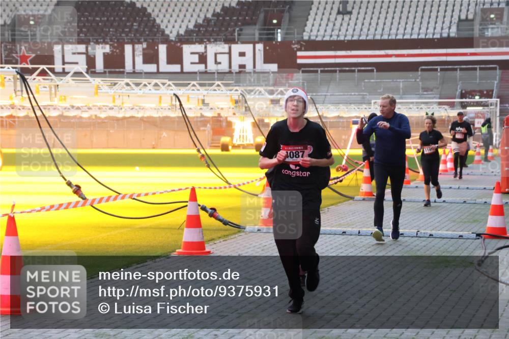 07.12.2025 - St. Pauli X-Mass-Run No. 15 Luisa Fischer http://msf.ph/oto/9375931 07.12.2025 09:55:27 Ziel 1087, 1101, 1113, 1649, 1655, 1722, 2703, 4087, 4088 meine-sportfotos.de