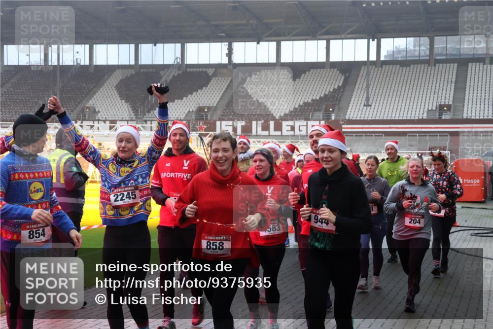 07.12.2025 - St. Pauli X-Mass-Run No. 15 Luisa Fischer http://msf.ph/oto/9375935 07.12.2025 11:06:38 Ziel 16, 854, 15, 2245, 15, 858, 583, 944, 8, 204, 92, 204, 298, 300, 402, 403, 414, 474, 486, 556, 659, 693, 854, 858, 878, 920, 924, 925, 927, 929, 932, 944, 973, 1024, 1025, 1092, 1196, 1208, 1223, 1229, 1287, 1403, 1428, 1429, 1430, 1432, 1440, 1442, 1556, 1564, 1608, 1648, 2243, 2245, 2254, 3272, 3278, 4579, 4581, 4583, 4585, 4587 meine-sportfotos.de